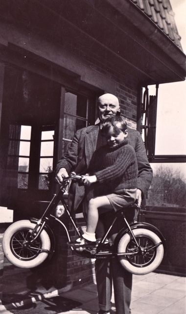 Nonkel Paul leerde Herman luchtfietsen. En die is dan ook nadien consequent bij een beleggingsfirma gaan werken.